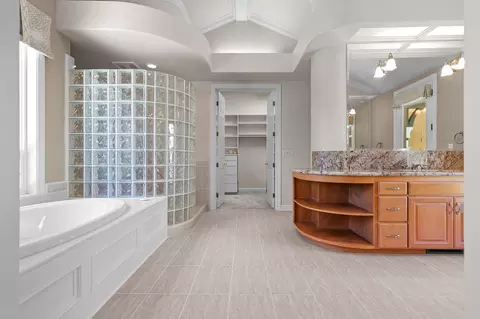 Bath - 13365 Tierra Heights Rd, Redding, CA 96003 photo 9 of 9