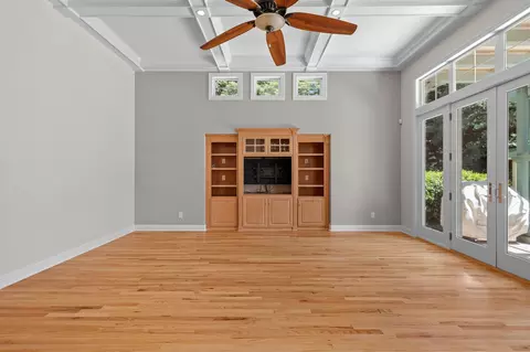 Living - 13365 Tierra Heights Rd, Redding, CA 96003 photo 7 of 8