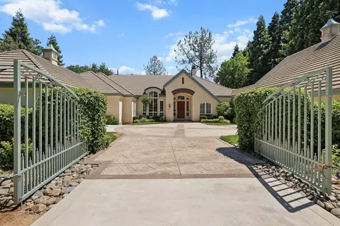 Exterior - 13365 Tierra Heights Rd, Redding, CA 96003 photo 12 of 18
