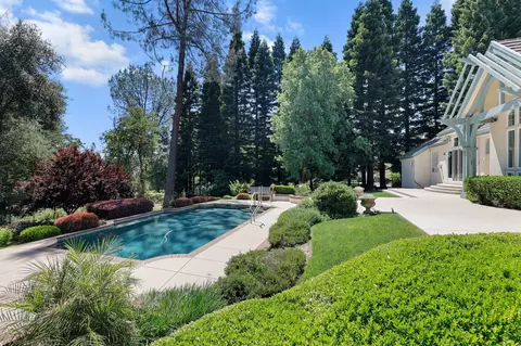 Exterior - 13365 Tierra Heights Rd, Redding, CA 96003 photo 7 of 18