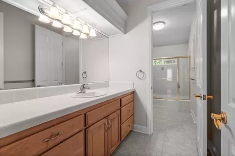 Bath - 13365 Tierra Heights Rd, Redding, CA 96003 photo 1 of 9
