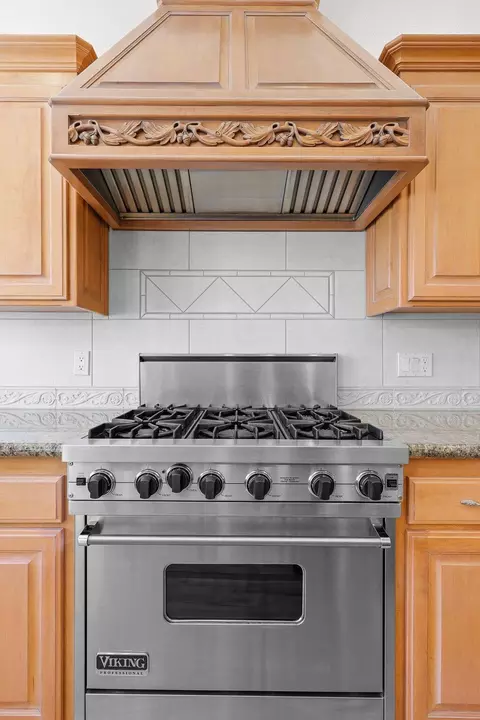 Kitchen - 13365 Tierra Heights Rd, Redding, CA 96003 photo 6 of 6