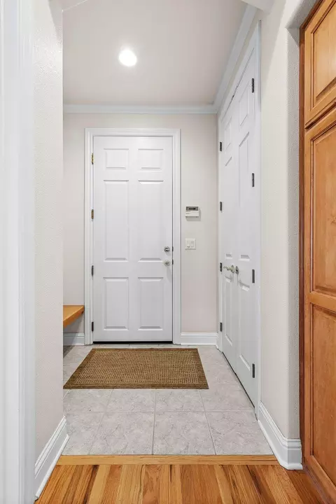 Entry Way - 13365 Tierra Heights Rd, Redding, CA 96003 photo 4 of 6