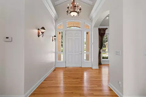 Entry Way - 13365 Tierra Heights Rd, Redding, CA 96003 photo 2 of 6