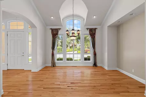 Living - 13365 Tierra Heights Rd, Redding, CA 96003 photo 4 of 8