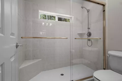 Bath - 13365 Tierra Heights Rd, Redding, CA 96003 photo 3 of 9