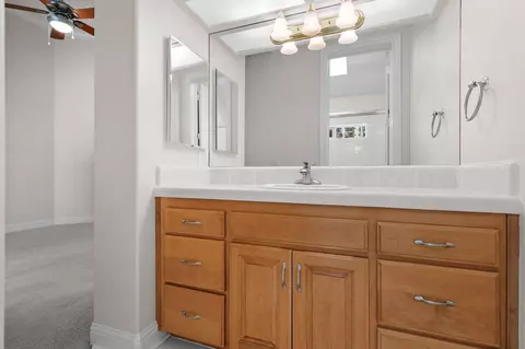 Bath - 13365 Tierra Heights Rd, Redding, CA 96003 photo 2 of 9