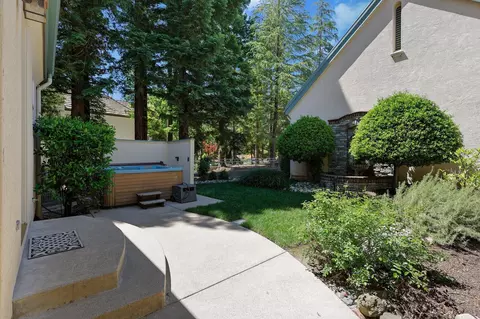 Exterior - 13365 Tierra Heights Rd, Redding, CA 96003 photo 2 of 18