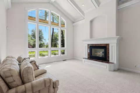 Living - 13365 Tierra Heights Rd, Redding, CA 96003 photo 3 of 8