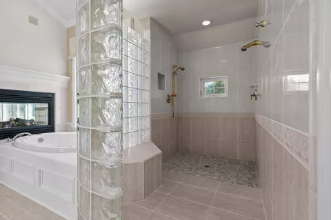Bath - 13365 Tierra Heights Rd, Redding, CA 96003 photo 7 of 9