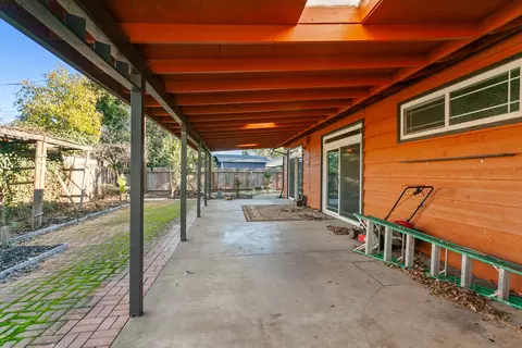 Exterior - 554 Julie Way, Redding, CA 96002 photo 3 of 5