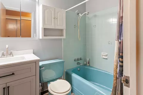Bath - 554 Julie Way, Redding, CA 96002 photo 2 of 2