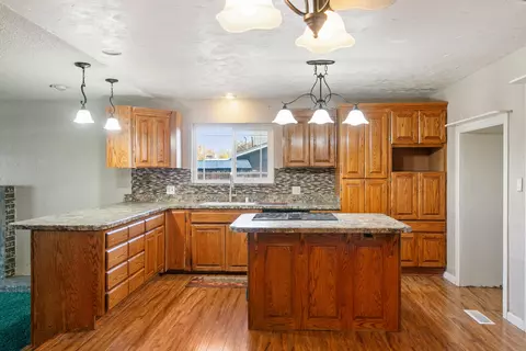 Kitchen - 554 Julie Way, Redding, CA 96002 photo 3 of 3