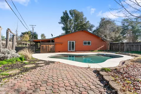 Exterior - 554 Julie Way, Redding, CA 96002 photo 2 of 5
