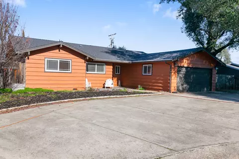 Exterior - 554 Julie Way, Redding, CA 96002 photo 4 of 5