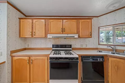 18518 Candy Ln, Redding, CA 96003 photo 8