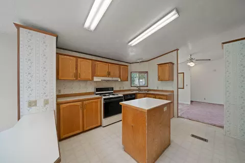 18518 Candy Ln, Redding, CA 96003 photo 6