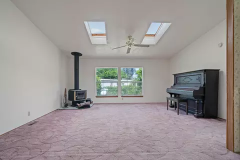 18518 Candy Ln, Redding, CA 96003