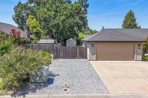 Exterior - 3621 Sacramento Dr, Redding, CA 96001 photo 4 of 16
