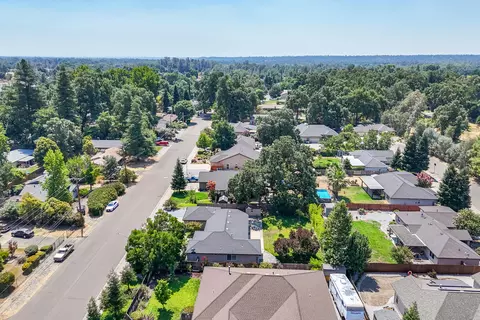 View/Area - 3621 Sacramento Dr, Redding, CA 96001 photo 7 of 12