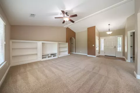 Living - 3621 Sacramento Dr, Redding, CA 96001 photo 2 of 6