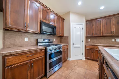Kitchen - 3621 Sacramento Dr, Redding, CA 96001 photo 3 of 4