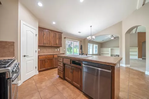 Kitchen - 3621 Sacramento Dr, Redding, CA 96001 photo 4 of 4