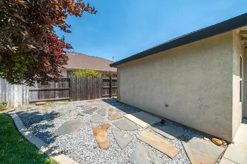 Exterior - 3621 Sacramento Dr, Redding, CA 96001 photo 11 of 16