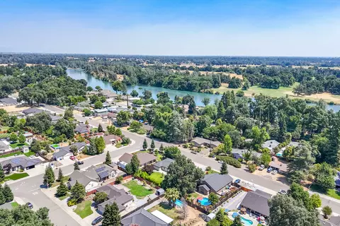 View/Area - 3621 Sacramento Dr, Redding, CA 96001 photo 10 of 12