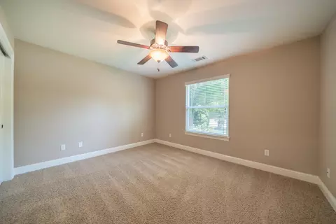 Bedroom - 3621 Sacramento Dr, Redding, CA 96001 photo 4 of 8