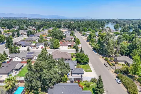 View/Area - 3621 Sacramento Dr, Redding, CA 96001 photo 3 of 12