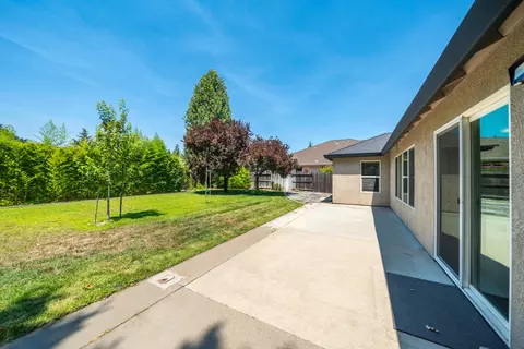 Exterior - 3621 Sacramento Dr, Redding, CA 96001 photo 12 of 16
