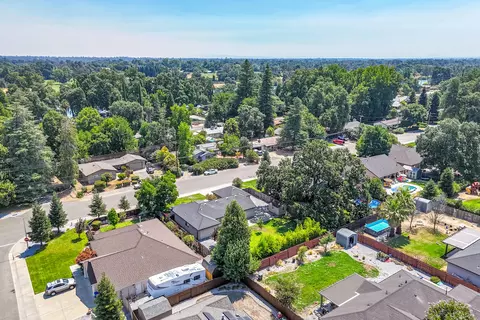 View/Area - 3621 Sacramento Dr, Redding, CA 96001 photo 6 of 12
