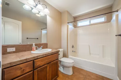 Bath - 3621 Sacramento Dr, Redding, CA 96001 photo 1 of 1