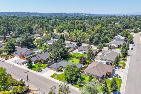 View/Area - 3621 Sacramento Dr, Redding, CA 96001 photo 11 of 12