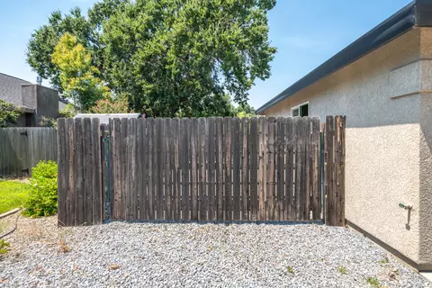 Exterior - 3621 Sacramento Dr, Redding, CA 96001 photo 5 of 16