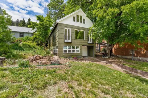 5985 Dunsmuir Ave, Dunsmuir, CA 96025