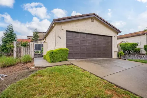 696 Buckthorn Dr, Redding, CA 96003 photo 2