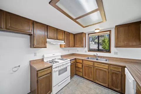 Kitchen - 4422 Swallowtail Ct, Redding, CA 96003 photo 2 of 3