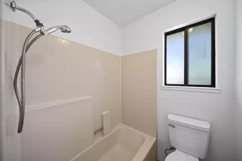 Bath - 4422 Swallowtail Ct, Redding, CA 96003 photo 3 of 3