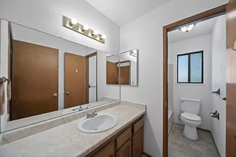 Bath - 4422 Swallowtail Ct, Redding, CA 96003 photo 2 of 3