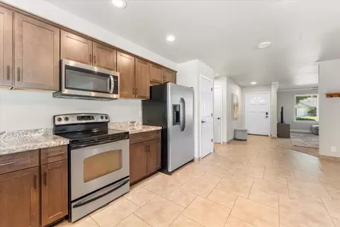 3160 Barrel Ct, Redding, CA 96001 photo 11