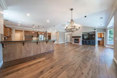 Living - 13477 Tierra Heights Rd, Redding, CA 96003 photo 5 of 6