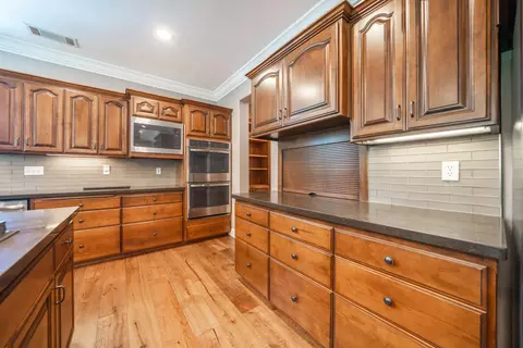 Kitchen - 13477 Tierra Heights Rd, Redding, CA 96003 photo 5 of 7