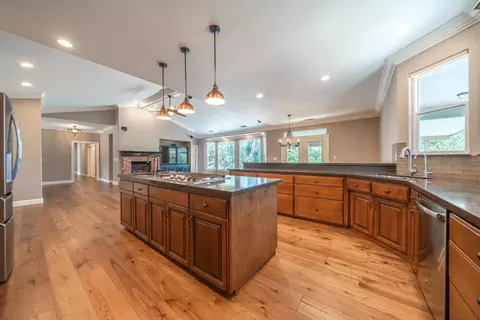 Kitchen - 13477 Tierra Heights Rd, Redding, CA 96003 photo 7 of 7