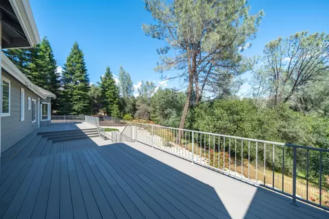 Exterior - 13477 Tierra Heights Rd, Redding, CA 96003 photo 8 of 17
