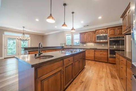 Kitchen - 13477 Tierra Heights Rd, Redding, CA 96003 photo 4 of 7