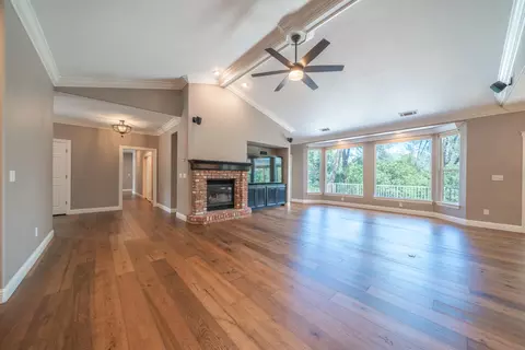 Living - 13477 Tierra Heights Rd, Redding, CA 96003 photo 2 of 6