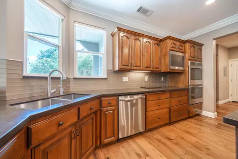 Kitchen - 13477 Tierra Heights Rd, Redding, CA 96003 photo 6 of 7
