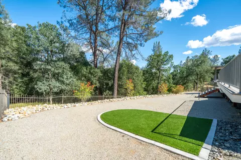 Exterior - 13477 Tierra Heights Rd, Redding, CA 96003 photo 11 of 17
